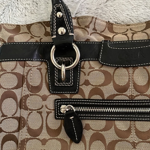 Coach Penelope Signature collection Purse  Tan  Black  Slvr
Hardware - Picture 12 of 14